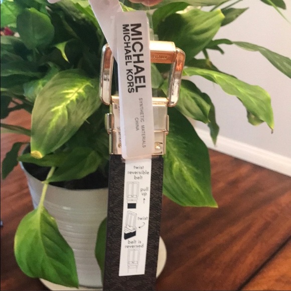 Michael kors twist reversible belt. - Picture 9 of 16